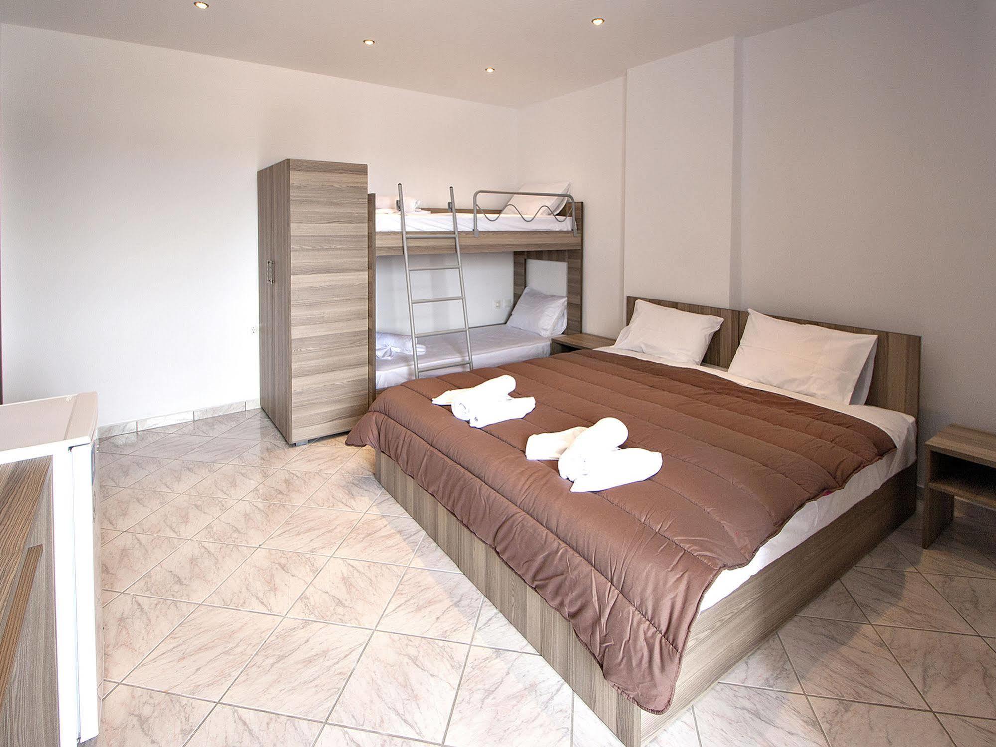 Pineapple Skiathos Exterior photo